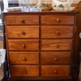 F10. 10-Drawer chest.